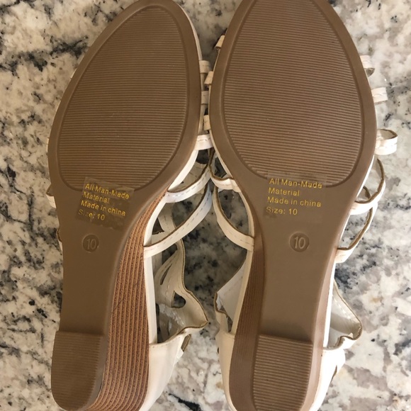 Diviana Zip Back Low Healed Wedges Womens Size 10 White with 2” Heels New In Box - Picture 9 of 12